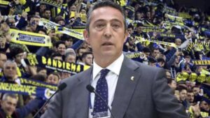 Fenerbahçe “Hükümet istifa” sloganları sonrası ceza alan taraftarlarına sahip çıktı