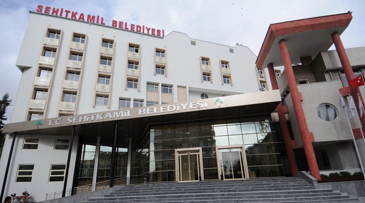 Baba müdürlükte oğlu belediyede