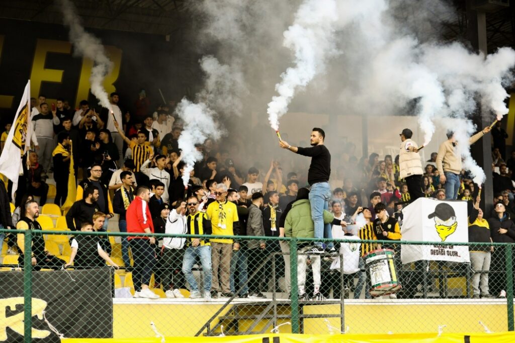 İzmir’de Aliağaspor FK Grup Şampiyonu oldu