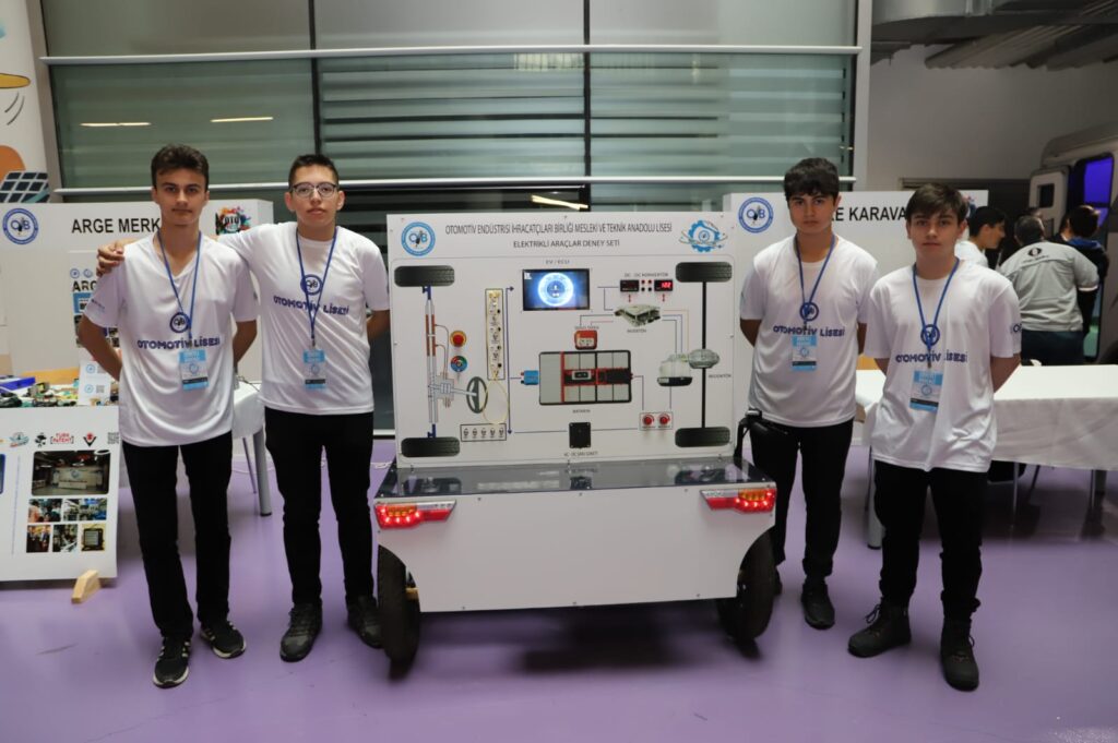 Otomotiv Öğrencileri OTOFEST ile ‘Teknolojinin Peşinde’