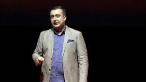 Ozan Bingöl, TİP’ten aday olduğu gün eşinin MEB’deki görevine son verildiğini açıkladı