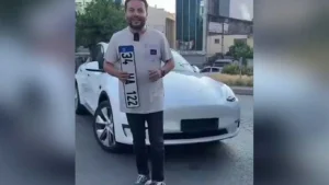 TOGG’a övgüler dizen Hakkı Alkan Tesla otomobil aldığını duyurdu