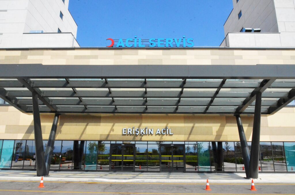 Bursa Şehir Hastanesi’nde yanık izleri esteik görünüm kazanıyor