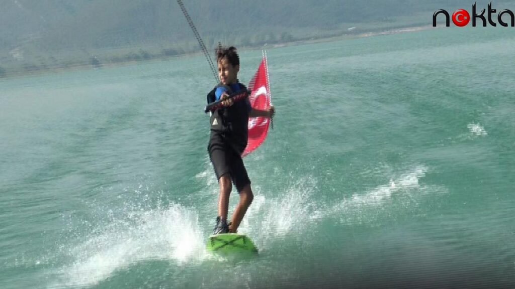 30 Ağustos Zafer Bayramı’nda İznik Gölü’nde Wakeboard ile kutlama