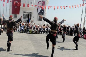 Bursa’nın ilçelerinde Zafer Bayramı’nın 101. yılı kutlanıyor