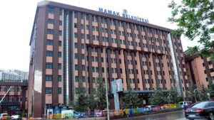 Diyar diyar gezip para saçıyorlar