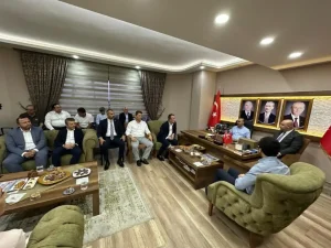 MHP’yi karıştıran fotoğraf. MHP İl başkanının koltuğuna AKP’li bakan oturunca ortalık karıştı