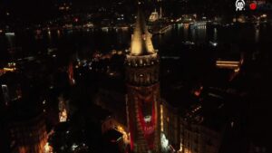 İstanbul’da tarihi mekanlara ”Zafer Bayramı” ışıklandırması