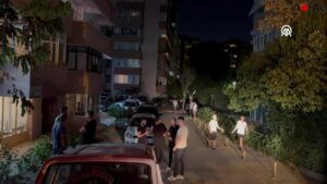 Kadıköy’de tartışan iki kişi birbirlerini tabanca ve bıçakla yaraladı