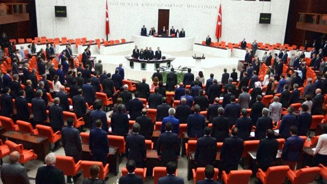 Yalnızca 4 isim iade etti! 310 vekil hak etmedikleri 149’ar bin lirayı çatır çatır harcadı