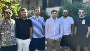 Yunanistan’da infaz edilen 6 kişinin son toplu fotoğrafını ‘köstebek’ çekmiş