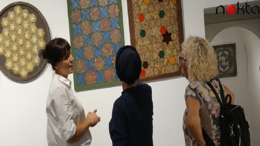 “Başka” sergisinde ebrunun farklı formları izlenime sunuldu