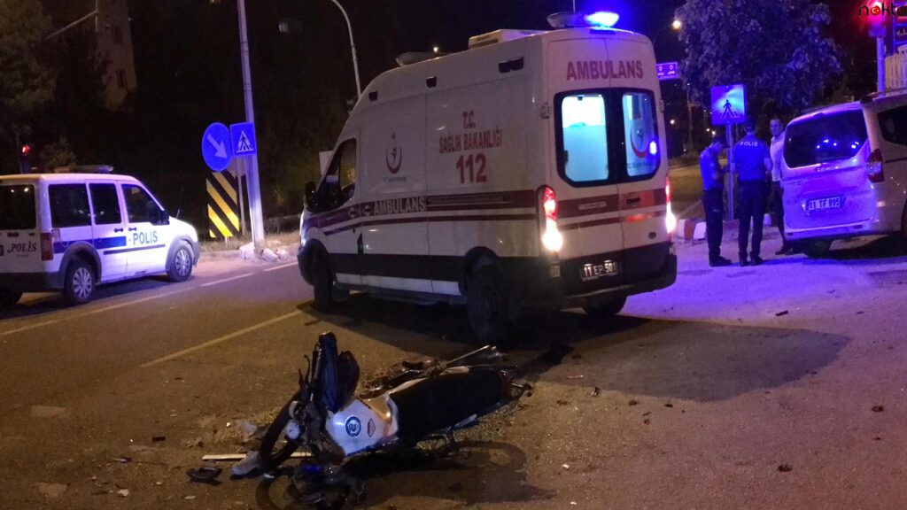 Bilecik’te motosikletle ticari araç çarpıştı, 1’i ağır 2 kişi yaralandı