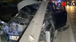 Bursa’da bariyerlere çarptıktan sonra arabası terk eden şoför aranıyor