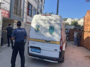 Bursa’da bıçakla halasını öldürüp babaannesini yaraladığı iddia edilen kişi kaçtı