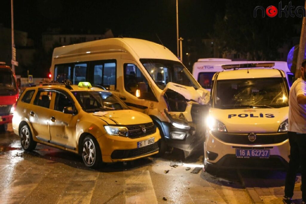 Bursa’da polis aracı, taksi ve servisin karıştığı kazada 6 kişi yaralandı