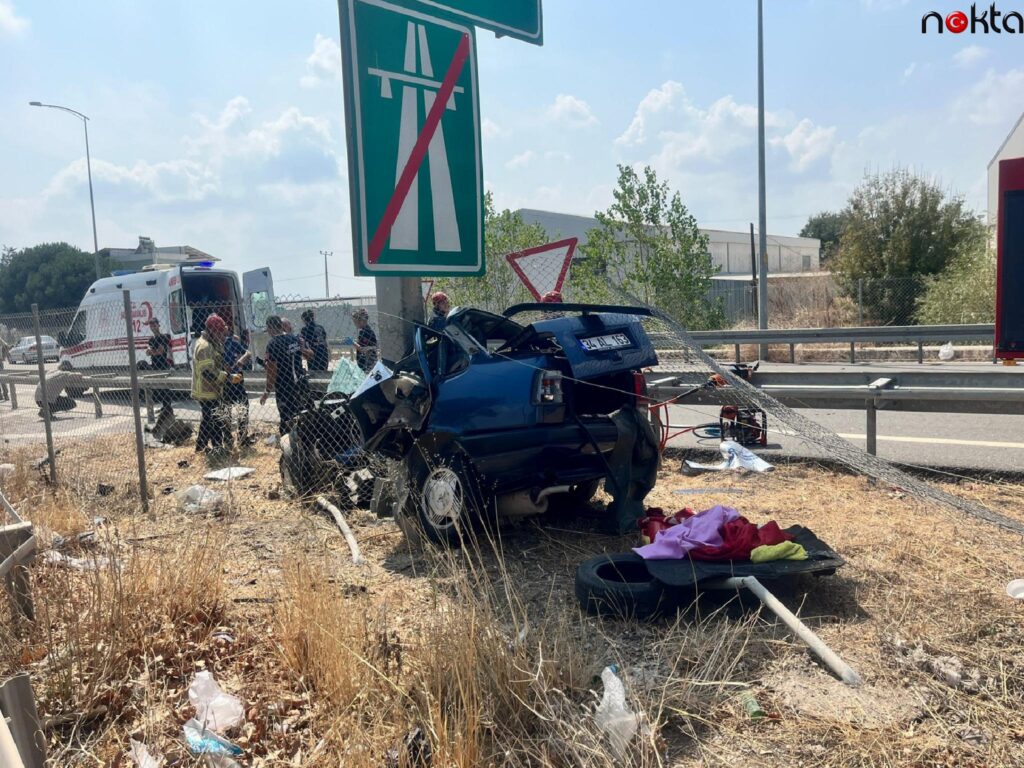 Bursa’da taraf levhası direğine çarpan arabanın şoförü öldü