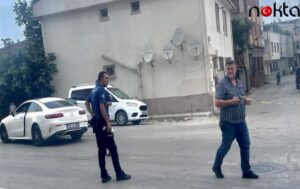 Bursa’da trafikte motosikletten ateş edilen arabanın şoförü yaralandı