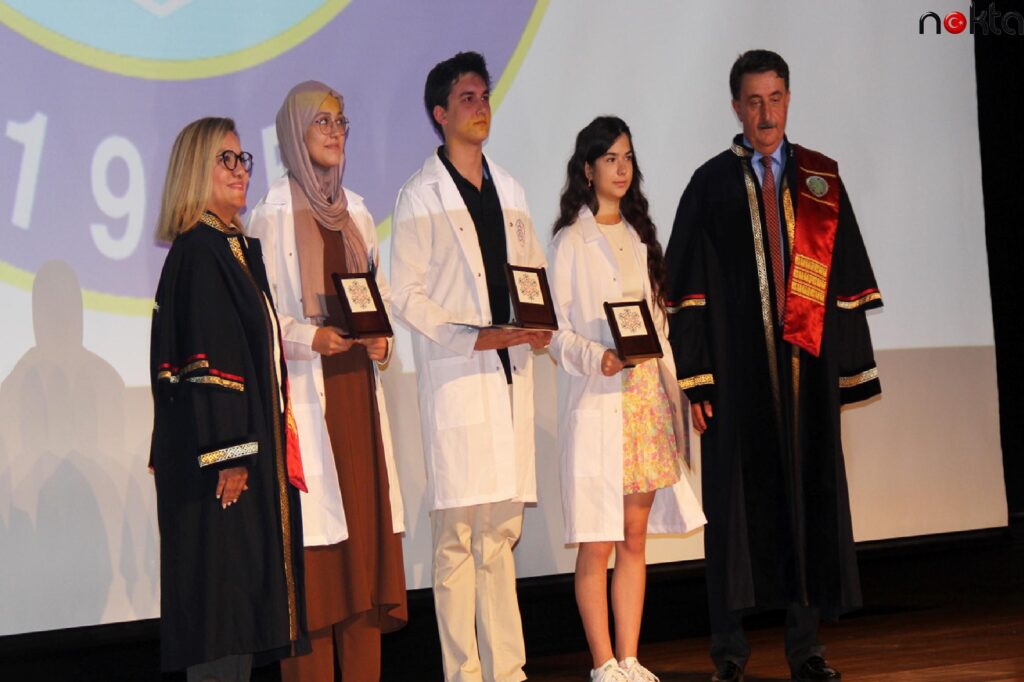 BUÜ’de doktor adayları beyaz önlüklerini giydi