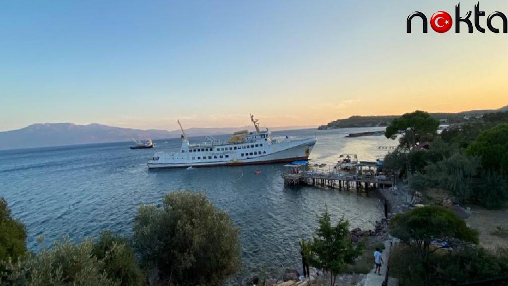 Çanakkale’de koya sığınan yolcu gemisi hareket ederek açıkta demirledi