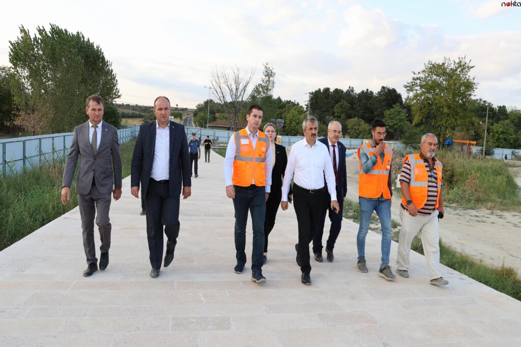 Edirne Valisi Yunus Sezer restorasyonu süren Tarihi Uzunköprü’yü inceledi