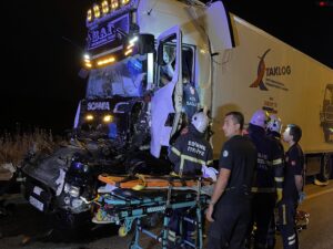 Edirne’de iki tırın çarpıştığı kazada 1 kişi öldü