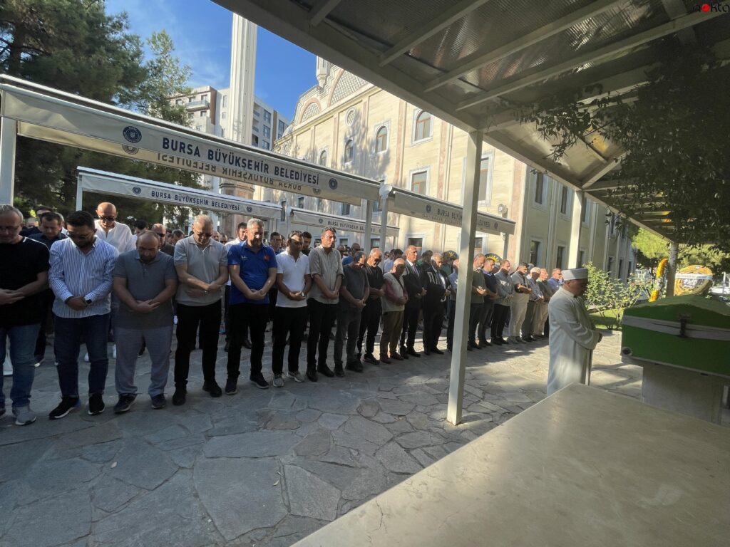 Eskişehir’de iki yelkenkanadın çarpışması sonucu ölen pilot Bursa’da defnedildi