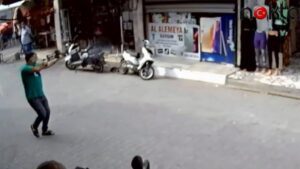 Haraç vermeyi reddeden Suriyeli telefon satıcısını tüfekle kovaladı ara sokakta yakalayıp öldürdü