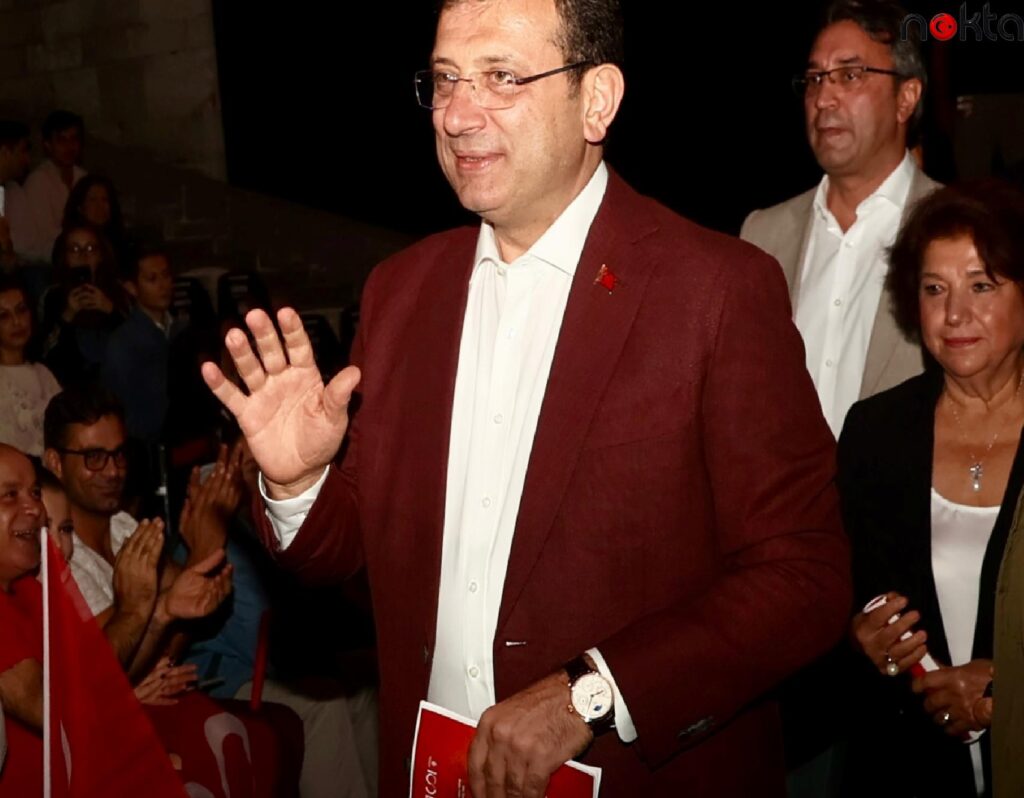 İBB Cumhuriyet’in 100. yılını “100” gösterisiyle kutladı