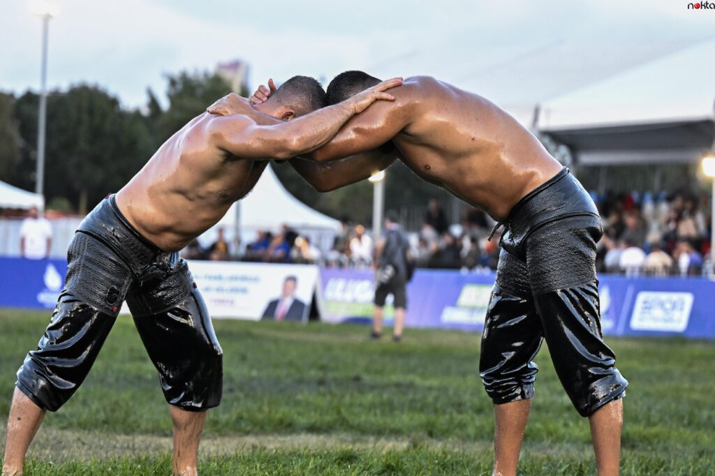 İBB’nin düzenlediği 3. Ulugazi Yağlı Güreşleri’nde Hüseyin Gümüşalan başpehlivan oldu