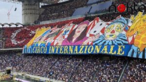 Inter-Milan derbisinde Türk bayraklı koreografi