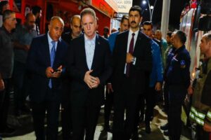 İstanbul Valisi Gül sağanaktan etkilenen Arnavutköy’de incelemelerde bulundu