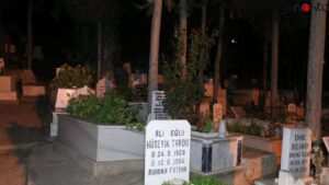 İzmir’de 1 günlük bebek mezarlığa terk edildi!