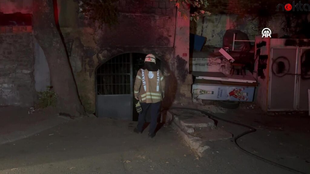 Karaköy’deki tarihi handa çıkan yangın söndürüldü