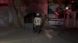 Karaköy’deki tarihi handa çıkan yangın söndürüldü