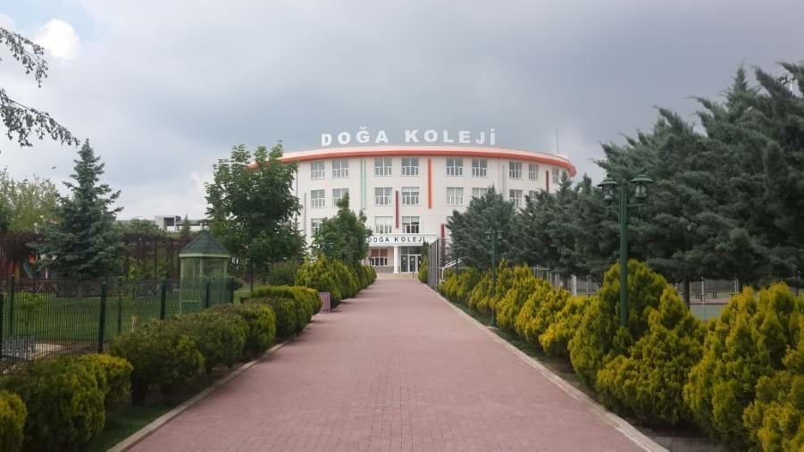 Doğa Koleji, Yemek Hizmeti Almak İstemeyen Öğrencinin Kaydını Sildi