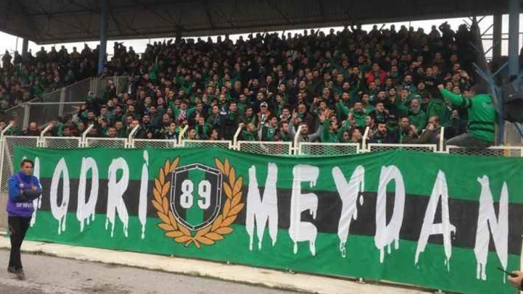 Kocaelispor taraftar grubu “Hodrimeydan”ın üyesi sokak kavgasında öldürüldü