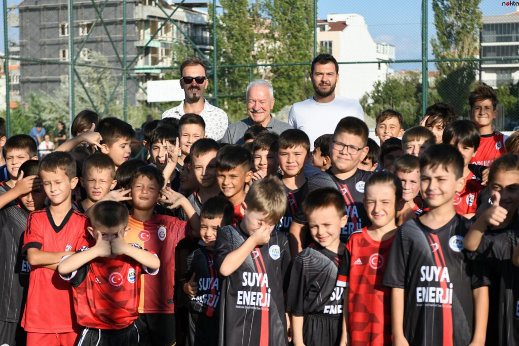 Lapseki’de yaz spor okulu etkinlikleri sona erdi