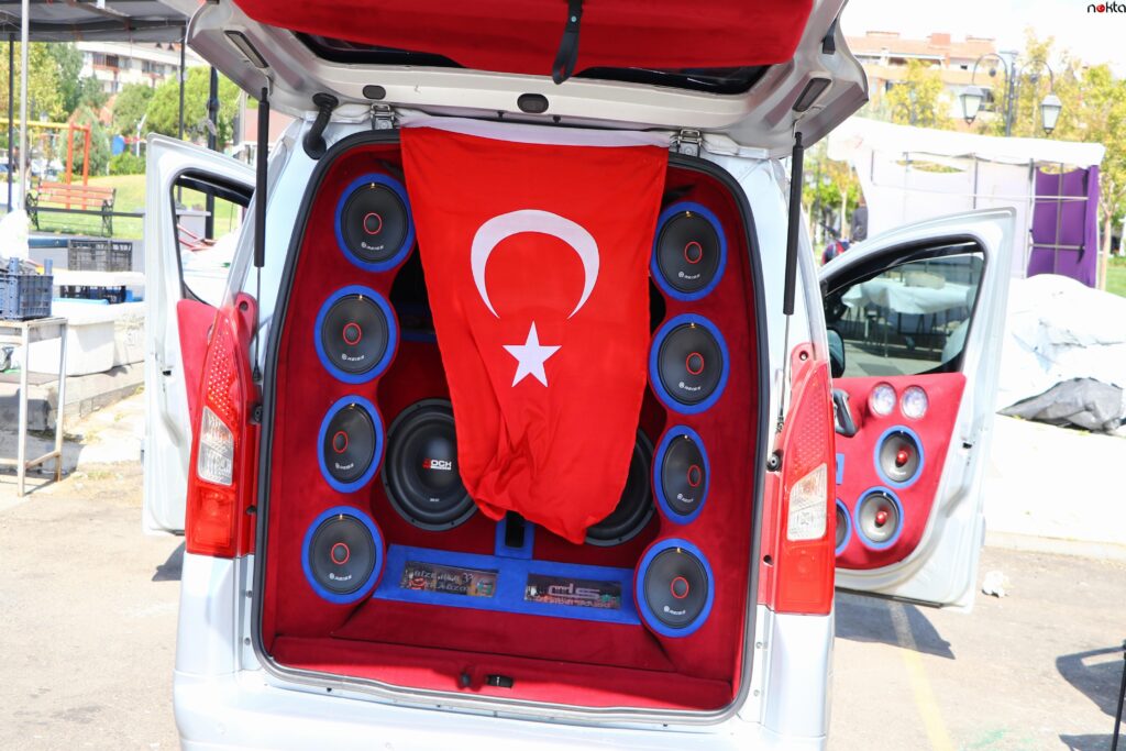 Modifiye araç tutkunları Tekirdağ’da buluştu