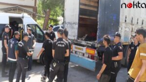 Muğla’da kamyonet kasasından 49 sığınmacı çıktı