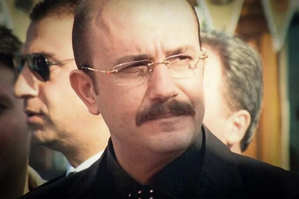 FETÖ borsasına 5 milyon dolar vermeyen iş insanına 2 gün sonra yakalama kararı