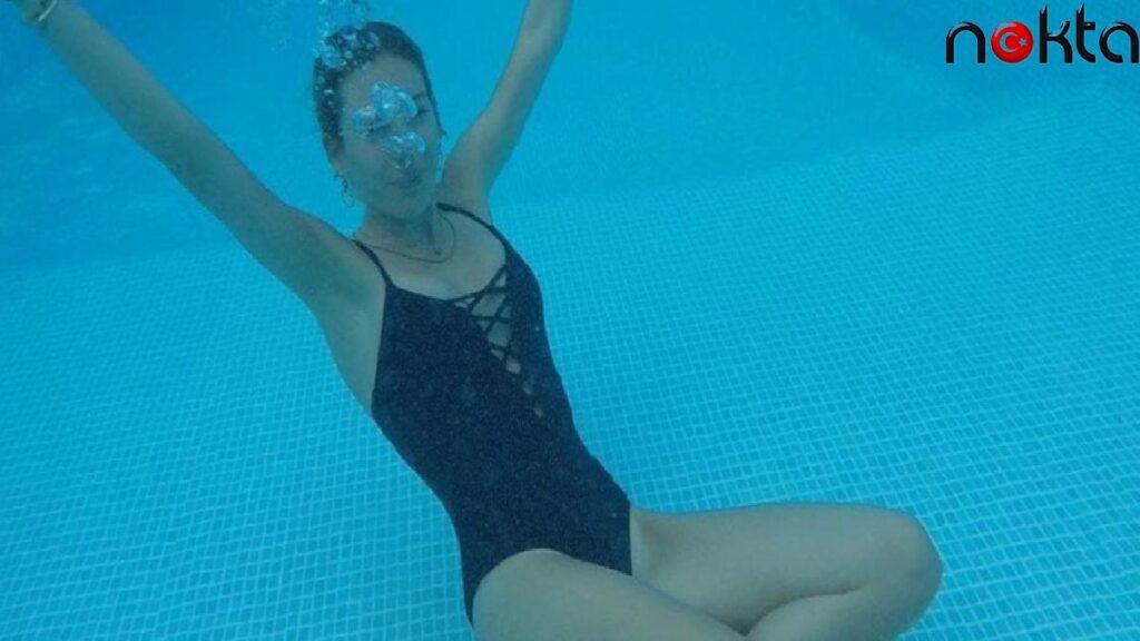 Sinem Kobal su altında poz verdi