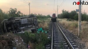 Tren minibüsle çarpıştı: 6 ölü 8 yaralı