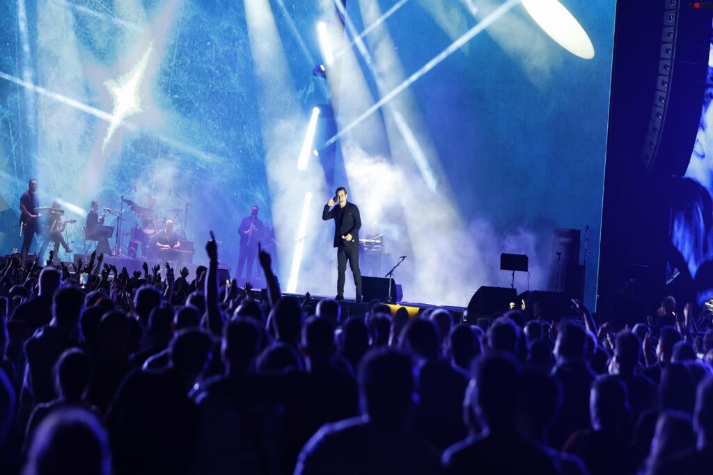 Troya Kültür Yolu Festivali’nde Ferhat Göçer konser verdi