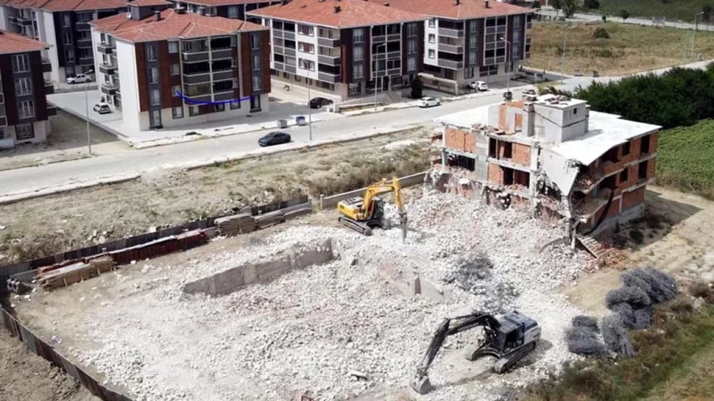 ‘Uygunluk’ raporu verilen beton ‘kullanılamaz’ çıktı: Binalar yıkıldı