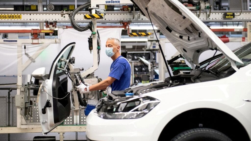 Volkswagen’de arıza: Araç üretimi durdu