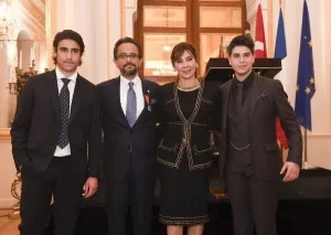 Sabancı çiftinin oğulları eğlencede görüntülendi Emrecan Sabancı ile Derin Talu aşkı