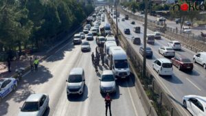 Zincirleme trafik kazasında 5 polis yaralandı