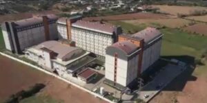 Yurt Reklamında Bu Tuhaf Övgüye Tepki Yağıyor! Zeren Asansörde Can Verdi, Bir Şehir Ayakta