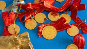 Altın fiyatlarında şahin Fed baskısı: Son 6 ayın en düşük seviyesi